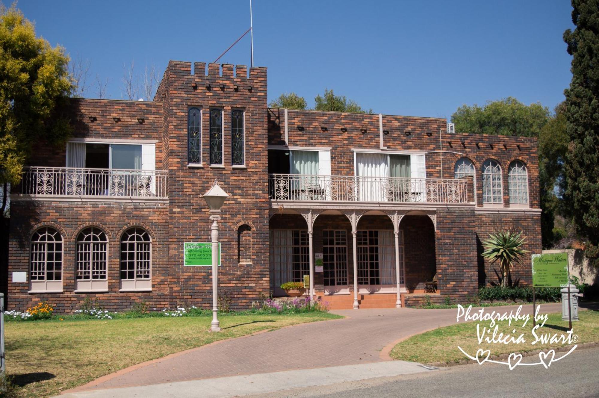 Mistique Waters Guesthouse Parys Bagian luar foto