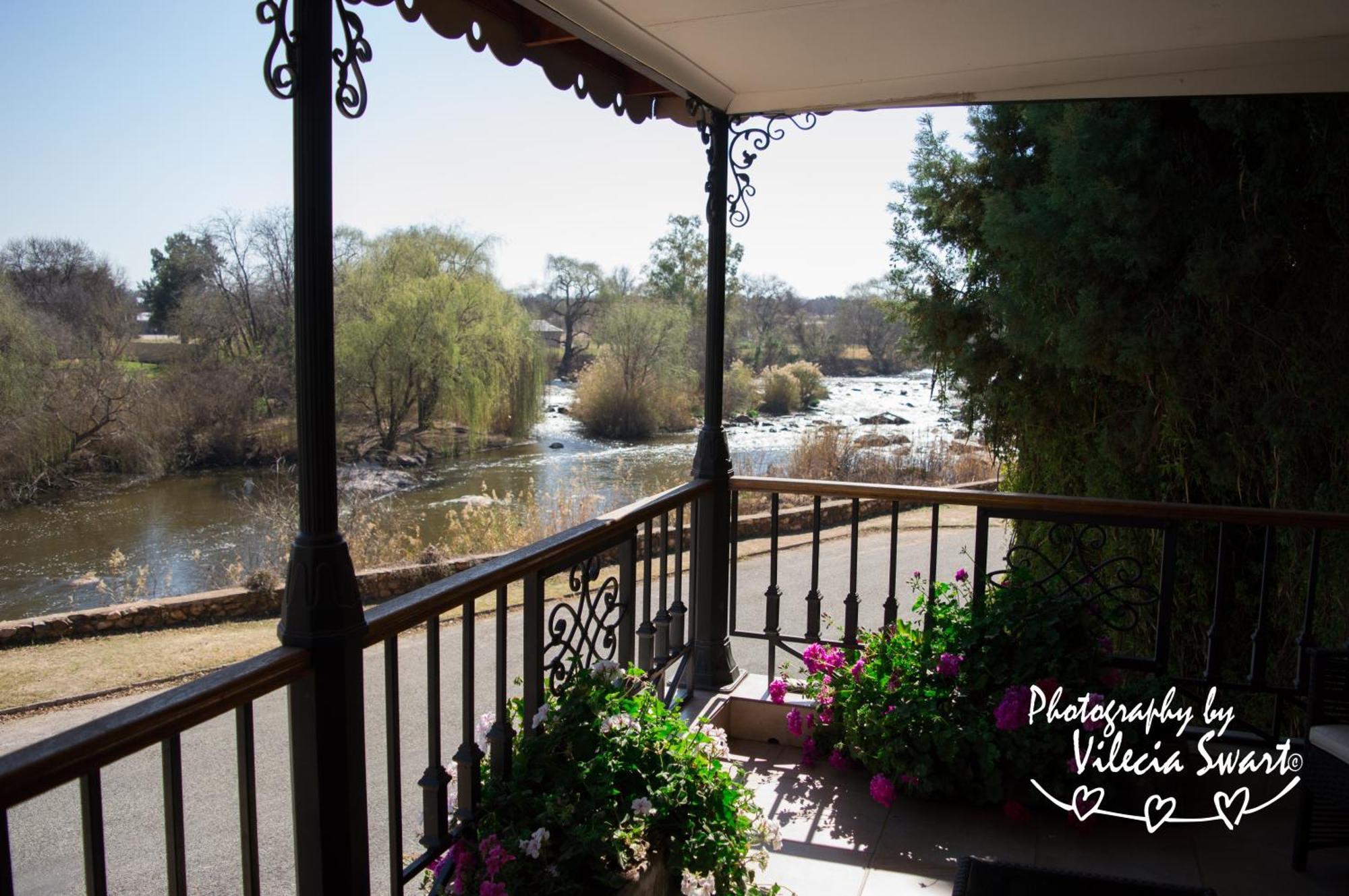 Mistique Waters Guesthouse Parys Bagian luar foto