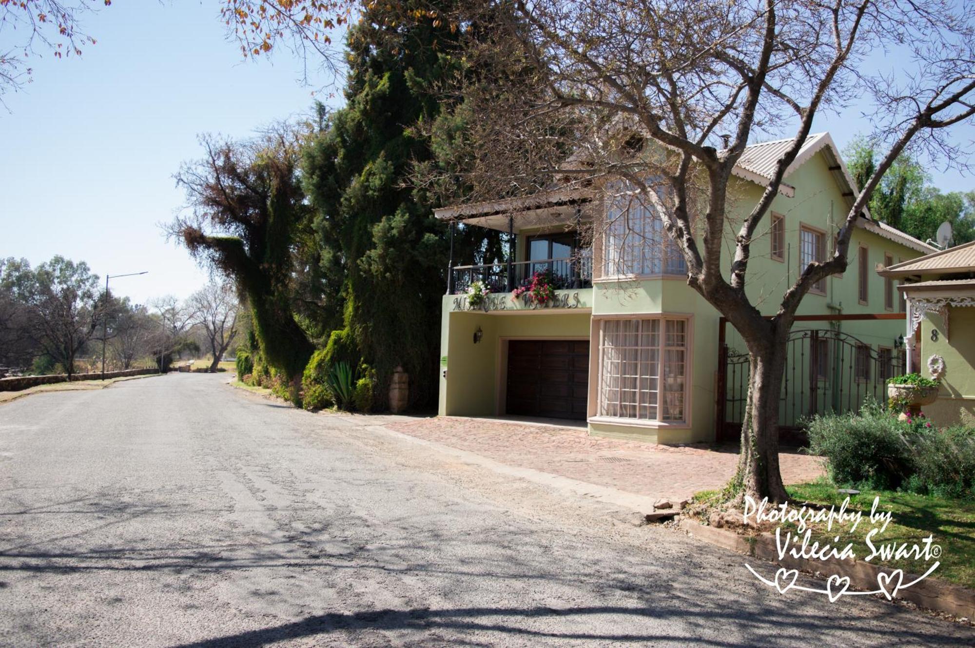 Mistique Waters Guesthouse Parys Bagian luar foto