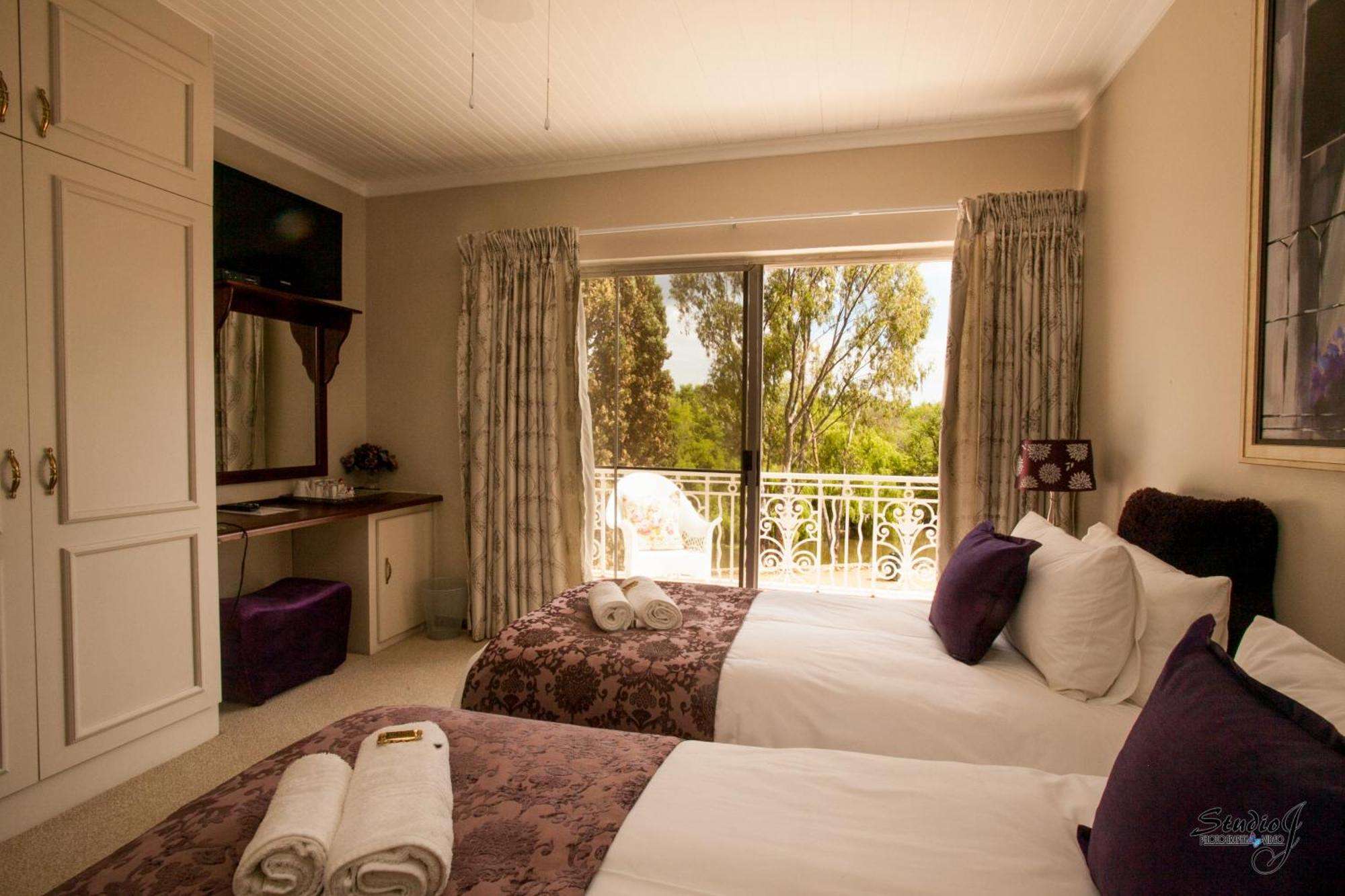Mistique Waters Guesthouse Parys Bagian luar foto